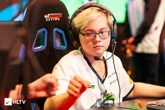 Aspas的决斗传奇：中二天才的深情故事