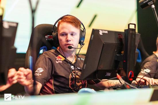 雪碧战队夺得2025电竞世界杯DOTA2冠军